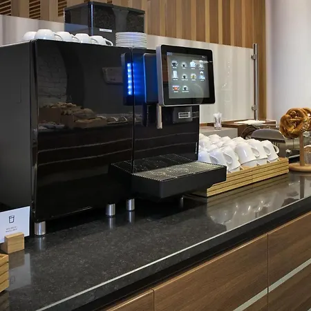 Express Stuttgart Airport, An Ihg