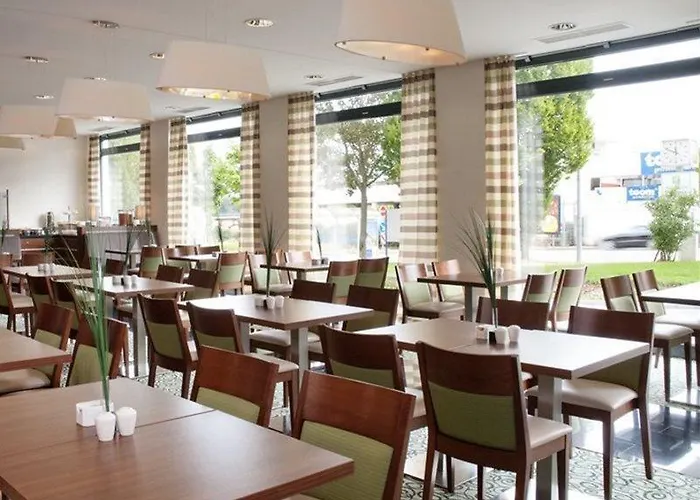 Express Stuttgart Airport, An Ihg